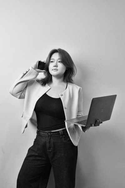 A member of the Seal Interactive team
